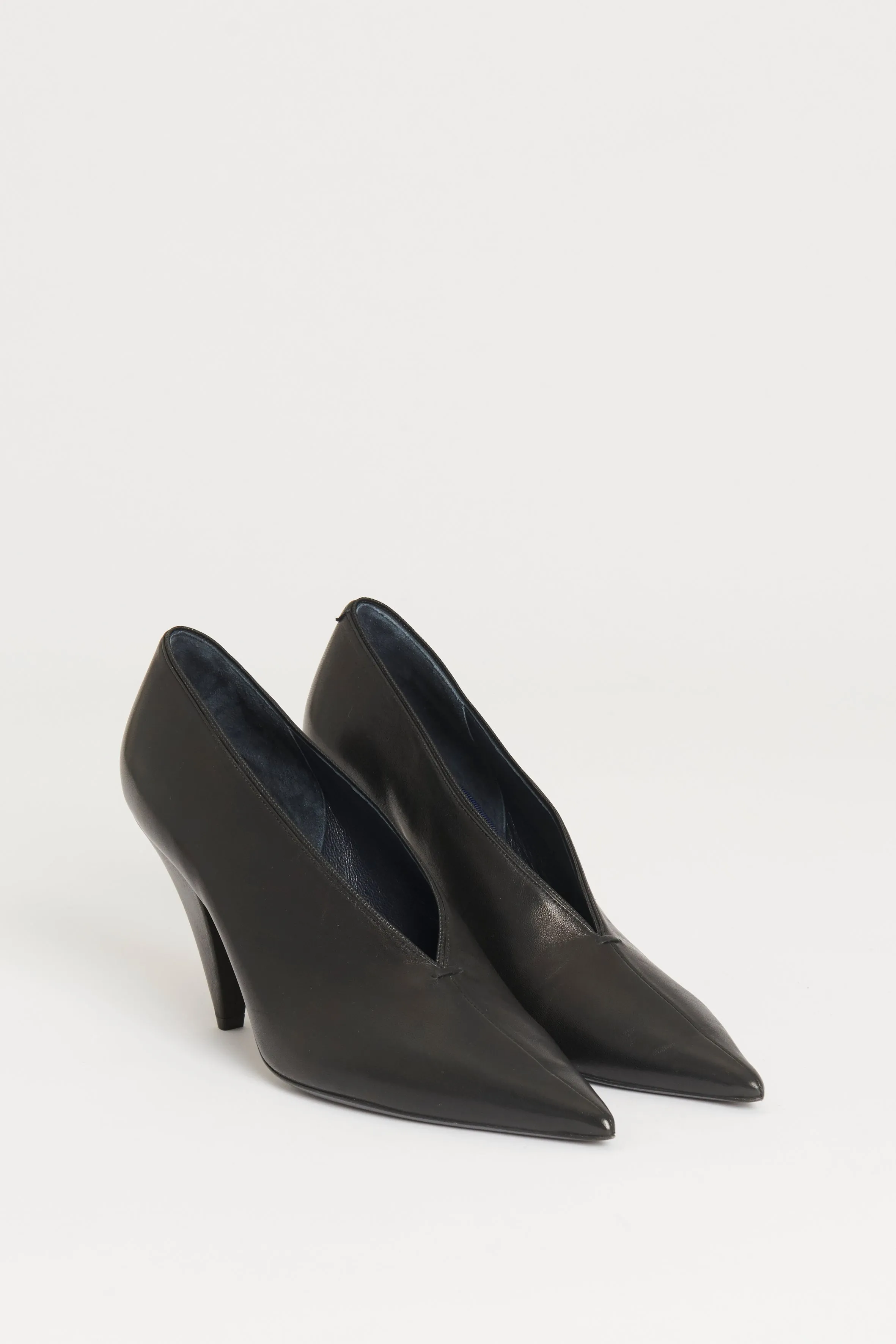 Black Leather Preowned Pointed Pumps