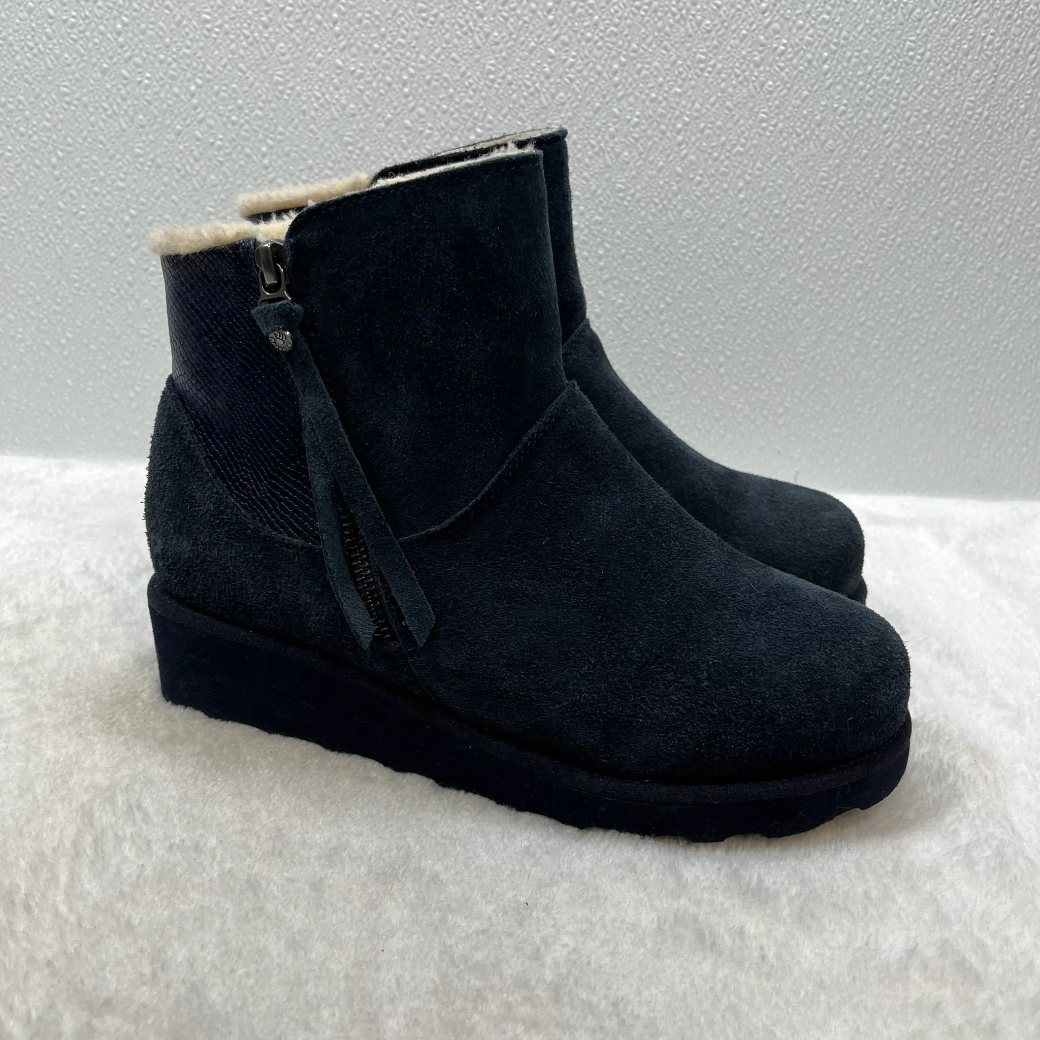 Boots Snow By Bearpaw  Size: 7