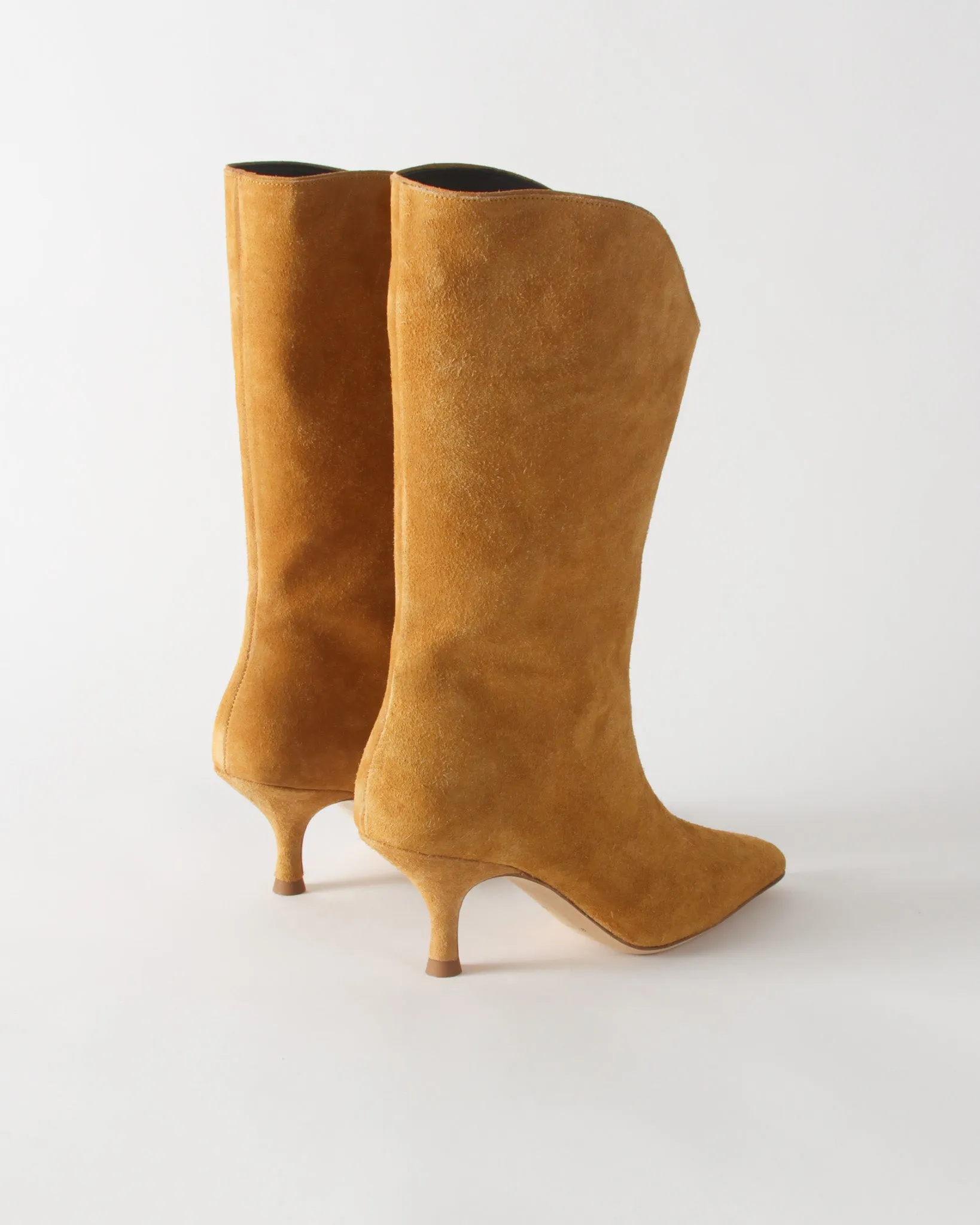 Curved Boot Suede Tan